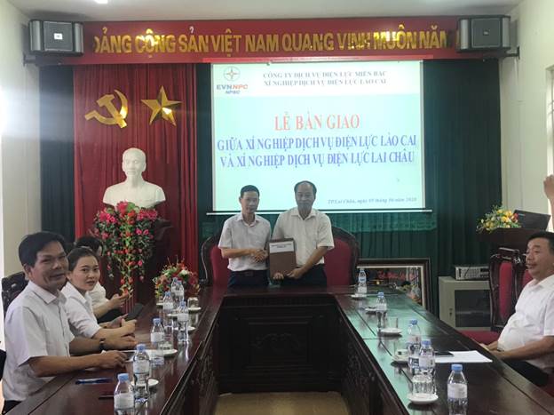 Lễ ký biên bản bàn giao giữa XNDVĐL Lào Cai và XNDVĐL Lai Châu
