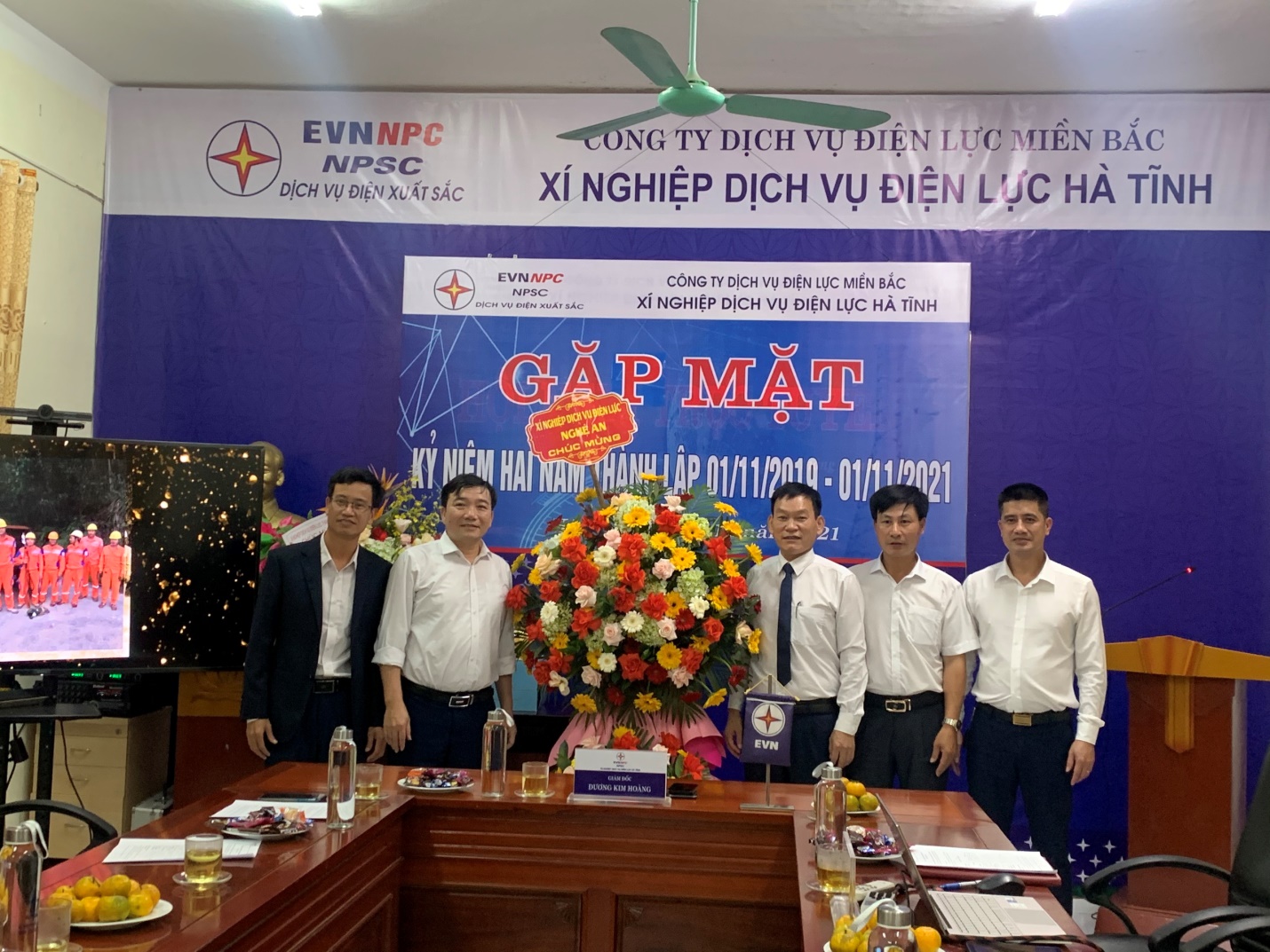 Xí nghiệp Dịch vụ Điện lực Hà Tĩnh kỷ niệm 02 năm ngày thành lập (01/11/2019 - 01/11/2021)