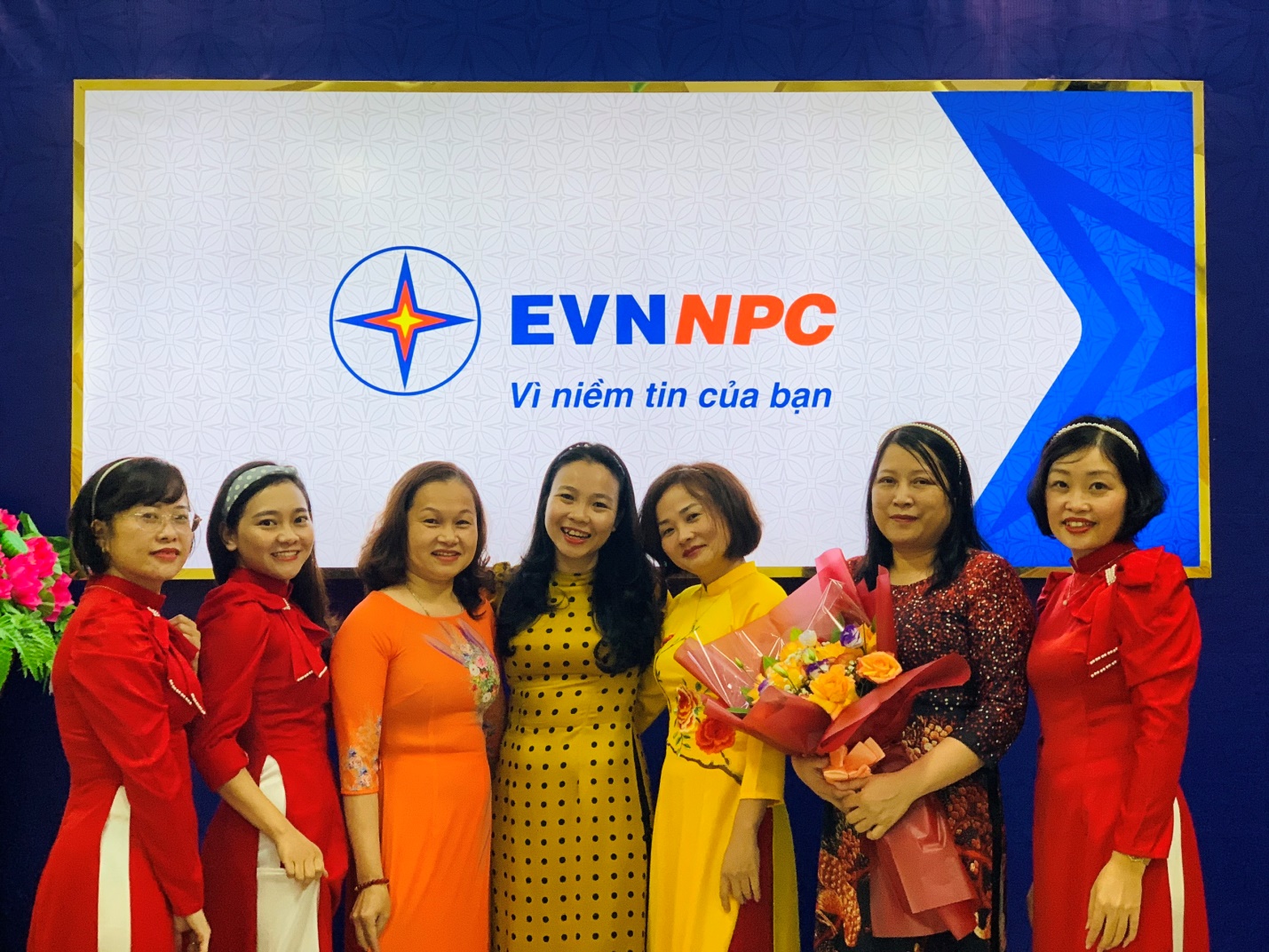 Công đoàn Xí nghiệp Dịch vụ Điện lực Hà Tĩnh tổ chức hoạt động, mít tinh kỷ niệm 91 năm ngày thành lập Hội liên hiệp phụ nữ Việt Nam