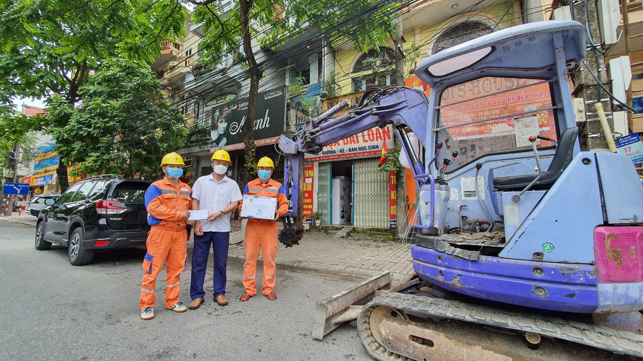 Công ty Dịch vụ Điện lực miền Bắc với nhiều hoạt động ý nghĩa trong Tháng Công nhân năm 2021